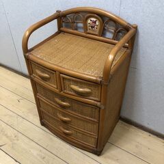 ラタン 籐製 チェスト 5段 収納棚 タンス レトロ家具 花柄 飾り棚 玄関収納 衣類収納 和モダン ナチュラルインテリア　 【糸島市内 送料無料】250804-22の画像