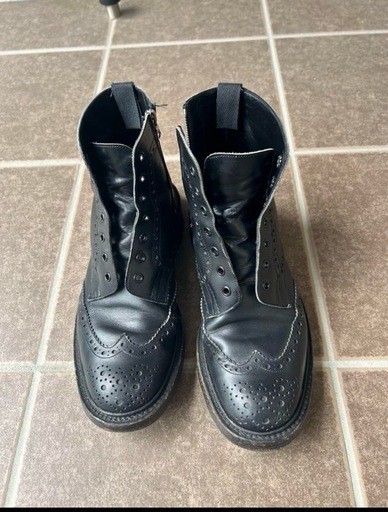 ソフネット x トリッカーズ　サイドジップウィングチップブーツ