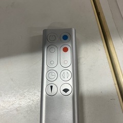 ロ 2508-131  dyson HP00空気清浄機能付きファンヒーター TJ2-JP-JDA1512A 2017年製 冷風も出ます 動作確認済み リモコン付属 キズ 汚れありの画像