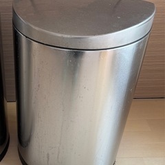 ゴミ箱 ステンレス SimpleHUMAN シンプルヒューマン シルバー フット付き の画像
