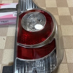 アクア前期のテールランプ美品の画像