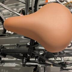壊れた折りたたみ自転車の画像