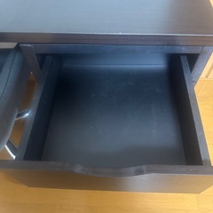 デスクと椅子の画像