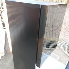 Hisense　2ドア冷蔵庫　154リットル　ガラス扉の画像