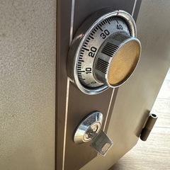 ダイヤル＆鍵付き金庫の画像