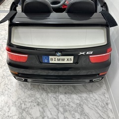 トイザらス BMW X5 子供用2人乗り電動カーの画像
