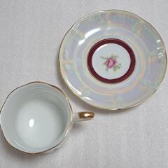 【未使用】✨レトロなバラ柄ティーカップ＆ソーサー（ラスター加工・金縁）【値下げ】の画像