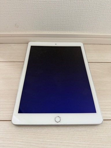 Apple iPad(第５世代)Wi-Fi+Cellular128GBシルバー