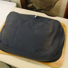 yogibo Traybo ヨギボー トレイボー ネイビー 幅47 膝上 ノートPC タブレット リモートワーク 札幌 手稲の画像