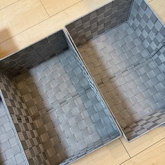 グレーの布製収納ボックスの画像