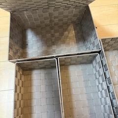 グレーの布製収納ボックスの画像