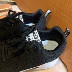 スニーカー黒 の画像