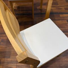 ニトリ　ダイニングテーブル3点セット　テーブル、椅子2点 大きさ幅70cm×奥行70cm×高さ70cm    良品の画像