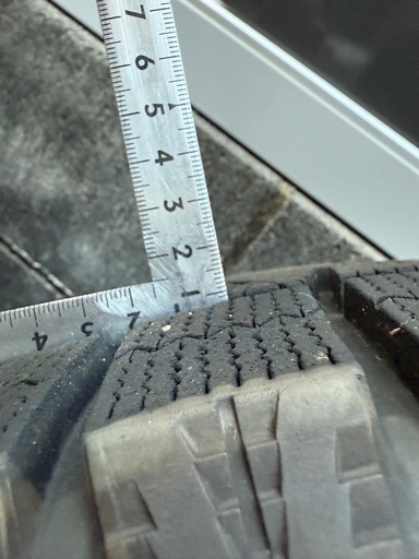 バリ溝　冬用+純正品　日産 E52 エルグランド ハイウェイスター 純正 (ブリヂストン) 225/55R18  