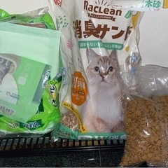 ペット自動餵食器＋猫用品(無料）の画像