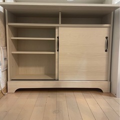 お引き渡し決定　
コンパクトな収納デスクの画像
