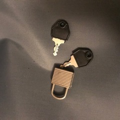 鍵付き　キャリーケースの画像