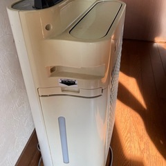 SHARP製　空気清浄機 KC-E50-Wの画像