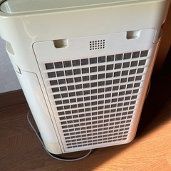 SHARP製　空気清浄機 KC-E50-Wの画像