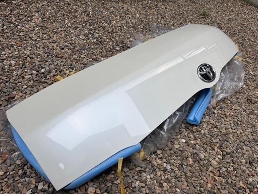 ハイエースボンネット（パールホワイト
）平成24年の物