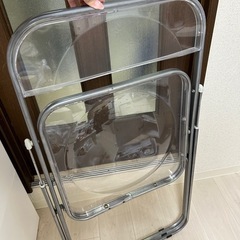 透明イスの画像