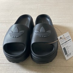 adidas 厚底　サンダルの画像