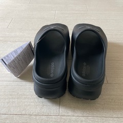 adidas 厚底　サンダルの画像