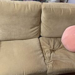 ソファとまくらの画像