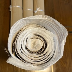 梱包材　緩衝シート付段ボールシート４巻　
差上げますの画像