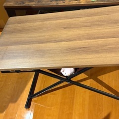 高さ調節可能　テーブルの画像