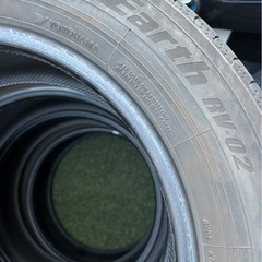 タイヤ4本セット　215/60R17 ヨコハマタイヤ　ブルーアースの画像