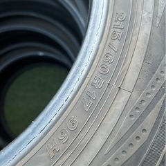 タイヤ4本セット　215/60R17 ヨコハマタイヤ　ブルーアースの画像