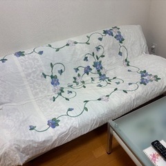 白いソファの画像