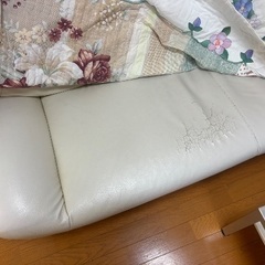 白いソファの画像