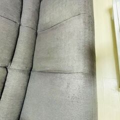 長さ194cm、後部座席の高さ90cm、床から座面までの高さ38cmの画像