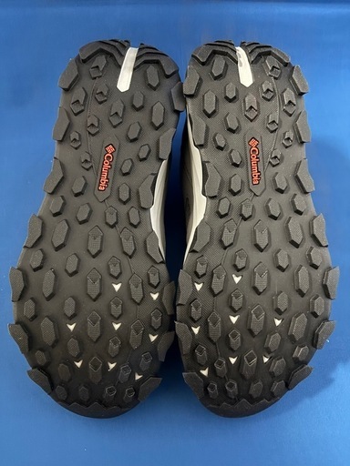 8月末まで 未使用コロンビアトレッキングシューズHatana Breathe 'Grey'