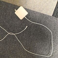 macbook2010充電器付きの画像