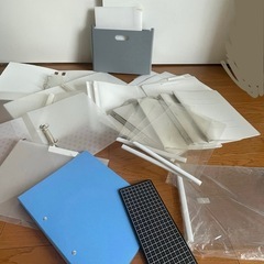 【お引渡し予定者決定】事務用品色々、ファイル、バインダー、ふせん、メモ、ペン、色鉛筆、湯呑み6茶たく5、フリクション蛍光ペンなどなどの画像