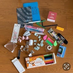 【お引渡し予定者決定】事務用品色々、ファイル、バインダー、ふせん、メモ、ペン、色鉛筆、湯呑み6茶たく5、フリクション蛍光ペンなどなどの画像
