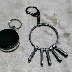 リール付きのメタルキーホルダーの画像