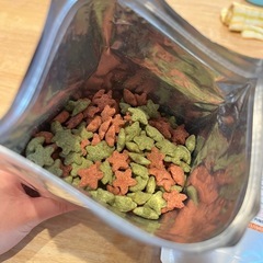 ハムスターの餌の画像