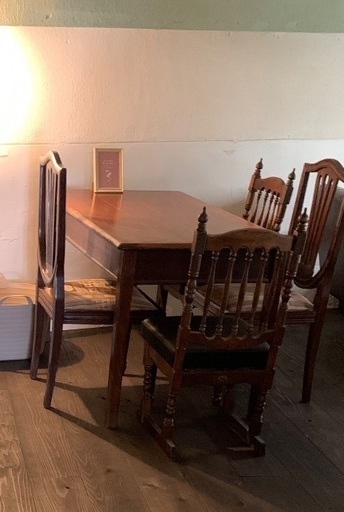 【決定　引き渡し日程調整中】とってもかっこいいアンティークなテーブル