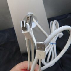 Apple LEDディスプレー A1316 27インチ ジャンク品 部品取りor要修理品 画面開かず 3USBよりスマホに通電充電可 取りに来ていただける方受け渡し日時自由の画像