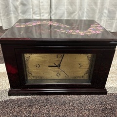 　桜柄　小物収納付き時計の画像