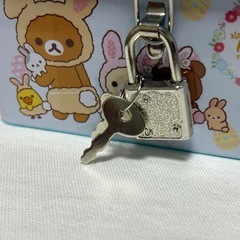 新品未使用　リラックマ 鍵付き小物入れ　貯金箱　コリラックマの画像