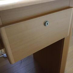 120cm×60cm×74cmの広いパソコンデスク　勉強机として使用してましたの画像