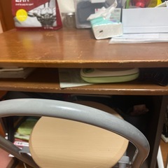 机とイスの画像