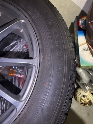 235 60 R18スタッドレスタイヤ ホイル付き4本