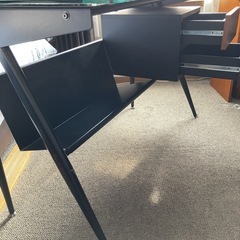 【再お値下げ】広々デスク　机　足元収納棚　引き出し２段付き　の画像
