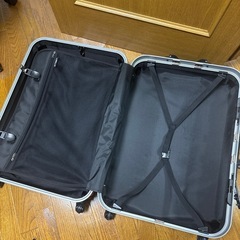 無料！帰省にいかがですか？スーツケース　大　　ジャンク　の画像